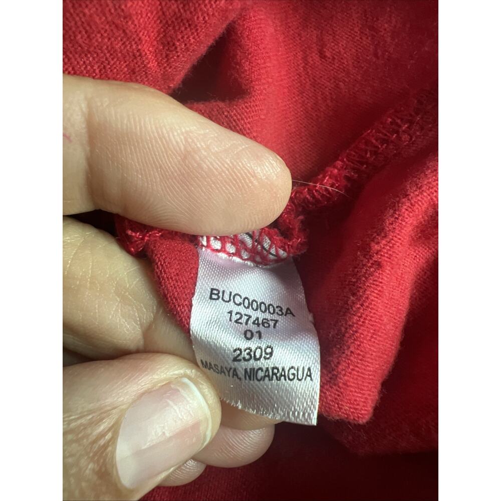 Buc-ees Shirt Mens medium Christmas Red Short Sleeve Beginning look Tee bucees - Picture 6 of 7